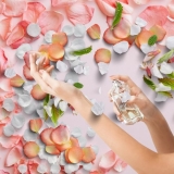 Doen alsof het al lente is: hoe je bloemige noten in een geur kunt aanbrengen